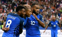 Les Français Thomas Lemar, Kylian Mbappé et Alexandre Lacazette (de g à d) en qualif du Mondial-2018 contre les Pays-Bas, le 31 août 2017 au Stade de France