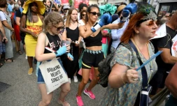Acteurs et musiciens ont pris part à la traditionnelle parade organisée à la veille de l'ouverture du Festival d'Avignon