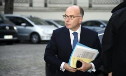 Bernard Cazeneuve à son arrivée au ministère de l'Intérieur le 15 novembre 2015 à Paris