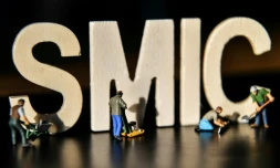 Environ 35 euros net de plus par mois pour un salarié payé au Smic: le salaire minimum augmente lundi de 2,41%, pour suivre l'inflation repartie à la hausse en raison de la guerre au Moyen-Orient