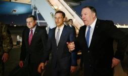 Le secrétaire d'Etat américain Mike Pompeo avec son adjoint pour le Moyen-Orient David Satterfield et le chargé d'affaires américain en Irak Joey Hood, à Bagdad le 7 mai 2019