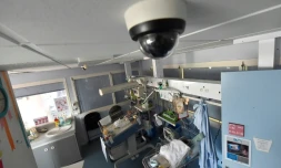 Caméra vidéo à l'unité des soins intensifs de néonatologie du CHU de Bordeaux, le 12 avril 2017