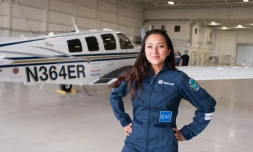 La jeune pilote afghane Shaesta Waiz a fait escale lundi à Montréal au tout début de son tour du monde en solitaire avec l'objectif de sensibiliser les femmes aux métiers de l'aéronautique, encore trop largement masculins.