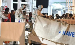 Des migrants débarquent dans le port de Pozzallo, le 19 juin 2018 en Sicile
