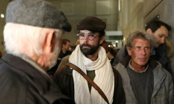 Cédric Herrou à la sortie du palais de justice le 4 janvier 2017 à Nice