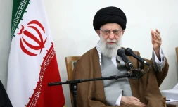 Photo fournie par le bureau du guide suprême, l'ayatollah Ali Khamenei, le montrant lors d'une réunion à Téhéran le 15 janvier 2020 