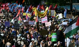 Des manifestants participent à un rassemblement de la coalition "Non au G7", le 14 juin 2026 à Genève, en Suisse, à la veille du début du sommet du G7 à Evian, en France