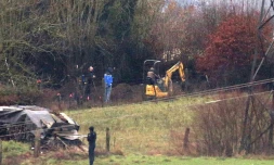 Des gendarmes fouillent un terrain ayant appartenu au tueur en série Michel Fourniret, le 17 décembre à Floing, près de Sedan