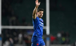 L'ouvreur du XV de France Romain Ntamack Ă la fin d'un match des Six nations contre l'Angleterre, le 11 mars 2023 Ă Twickenham