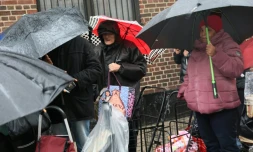 File d'attente pour recevoir de l'aide alimentaire, Ă New York, le 30 octobre 2025