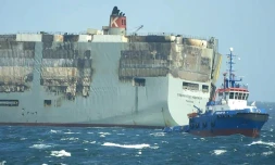 Le navire porte-voitures Fremantle Highway le 30 juillet 2023, dans une photo des garde-cÎtes néerlandais