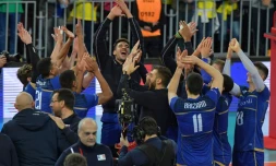 L'équipe de France de volley fête sa victoire lors de la demi-finale contre le Canada, le 7 juillet 2017 à Curitiba, au Brésil