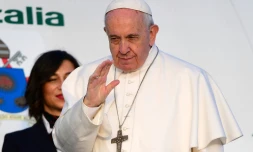 Le pape embarque Ă bord d'un avion Ă destination de la Bulgarie, le 5 mai 2019 Ă Rome