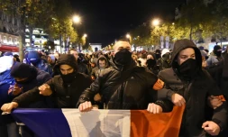 Manifestation de policiers le 20 octobre 2016 sur les Champs Elysées à Paris