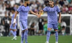 Le capitaine du Real Madrid Karim Benzema avec Federico Valverde lors de la victoire contre la Juventus en match de pré-saison au Rose Bowl le 30 juillet 2022 en Californie 