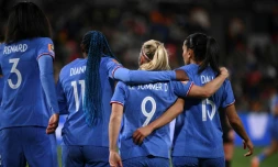 (De à d) Les Françaises Wendie Renard, Kadidiatou Diani, Eugénie Le Sommer, après le quatrième but contre le Maroc au Mondial, le 8 août 2023 à Adélaïde.