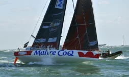 Le monocoque de Jérémie Beyou "Maître Coq" lors du départ du Vendée Globe, le 6 novembre 2016 aux Sables d'Olonnes