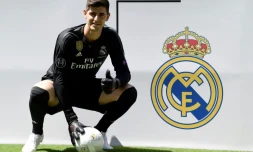 Le gardien belge Thibaut Courtois, recrue du Real Madrid, lors de sa présentation officielle le 9 août 2018 à Bernabeu