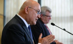 Michel Sapin lors d'une conférence de presse le 16 mars 2016 à Paris 