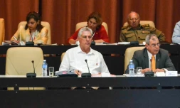 Le président cubain Miguel Díaz-Canel (c) à l'Assemblée nationale, le 21 juillet 2018 à La Havane