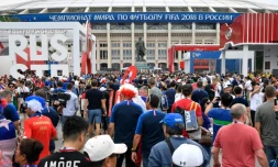 Les supporters de la France arrivent au stade Loujniki de Moscou pour la finale du Mondial face à la Croatie le 15 juillet 2018 
