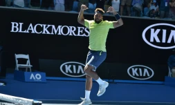 Jo-Wilfried Tsonga remporte le match contre le Canadien Denis Shapovalov lors de l'Open d'Australie, le 17 janvier 2018 à Melbourne