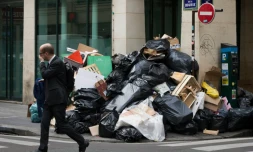 Les ordures s'amoncellent dans les rues de Paris le 10 juin 2016