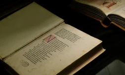 La premiÚre édition imprimée de "La Divine Comédie" de Dante lors d'une exposition à Rome? le 30 mars 2016