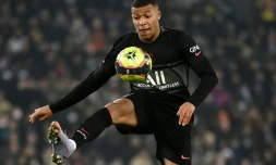 L'attaquant star du PSG Kylian Mbappé contre le FC Nantes en championnat de France, le 20 novembre 2021 au Parc des Princes 