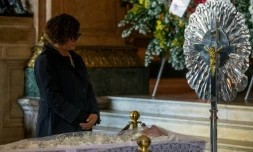 La femme de Joao Gilberto, Maria do Ceu Harris, participe Ă la veille funĂšbre en hommage au chanteur Ă Rio de Janeiro, le 8 juillet 2019.