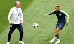 Neymar à l'entraînement du Brésil sous les yeux du sélectionneur Tite, le 21 juin 2018