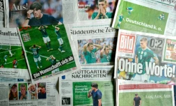 Les Unes des quotidiens commentent la débâcle de l'Allemagne, le 28 juin 2018, à Berlin