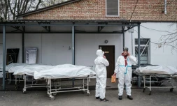 Devant la morgue de Boutcha, en Ukraine, le 19 avril 2022