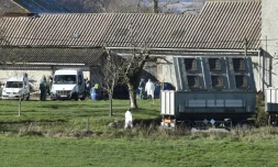 Des membres de l'Anses à Almayrac (Tarn) où un foyer de grippe aviaire a été localisé dans un élevage de canards
