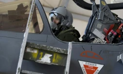 Un pilote de l'armée française dans le cockpit d'un Mirage 2000 sur une base jordanienne de la coalition, le 1er janvier 2016