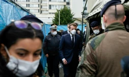 Emmanuel Macron visite l'hôpital militaire de campagne installé à Mulhouse, le 25 mars 2020