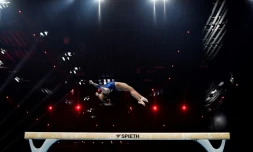 La Française Mélanie De Jesus Dos Santos à la poutre, lors des Championnats d'Europe de gymnastique, le 25 avril 2021 à Budapest