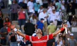 Le Serbe Novak Djokovic vainqueur de Roland-Garros après sa finale contre le Grec Stefanos Tsitsipas, le 13 juin 2021