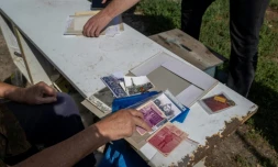 Vassyl Davidov, ancien "liquidateur" après la catastrophe nucléaire de Tchernobyl, lors d'un entretien avec l'AFP, le 13 août 2022 à Vychtchetarassivka (Ukraine)