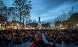 Les participants du mouvement "Nuit debout" réunis place de la République à Paris le 20 avril 2016