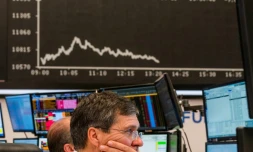 Des opérateurs devant leurs écrans à la bourse de Francfort, le 9 mars 2020