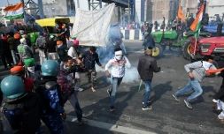 Heurts entre des agriculteurs indiens et les forces de police, le 26 janvier 2021 Ă New Delhi