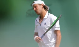 Le N.1 français Lucas Pouille face au 171e mondial, l'Autrichien Dennis Novak, lors du 2e tour à Wimbledon, le 4 juillet 2018