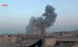 Capture d'écran de la chaîne Youtube Talbisseh le 15 octobre 2015 montrant de la fumée au dessus de Homs en Syrie après des raids aériens