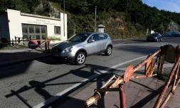 Arrivée de voitures pour traverser la frontière entre la France et l'Espagne à La Jonquera, le 21 juin 2020