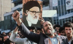 Manifestation anti-américaine devant l'ambassade des Etats-Unis à Téhéran en novembre 1979