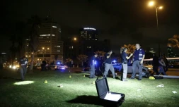 La police israélienne sur les lieux d'une attaque au couteau à Tel Aviv, le 8 mars 2016