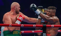 Le Britannique Tyson Fury (gauche) face au Camerounais Francis Ngannou, le 29 octobre 2023 à Ryad