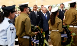 Les présidents américain Barack Obama et israélien Benjamin Netanyahu lors des obsèques de Shimon Peres le 30 septembre 2016 au mont Herzl à Jérusalem 