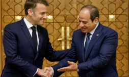 Les présidents égyptien Abdel Fattah al-Sissi (droite) et français Emmanuel Macron le 7 avril 2025 au Caire